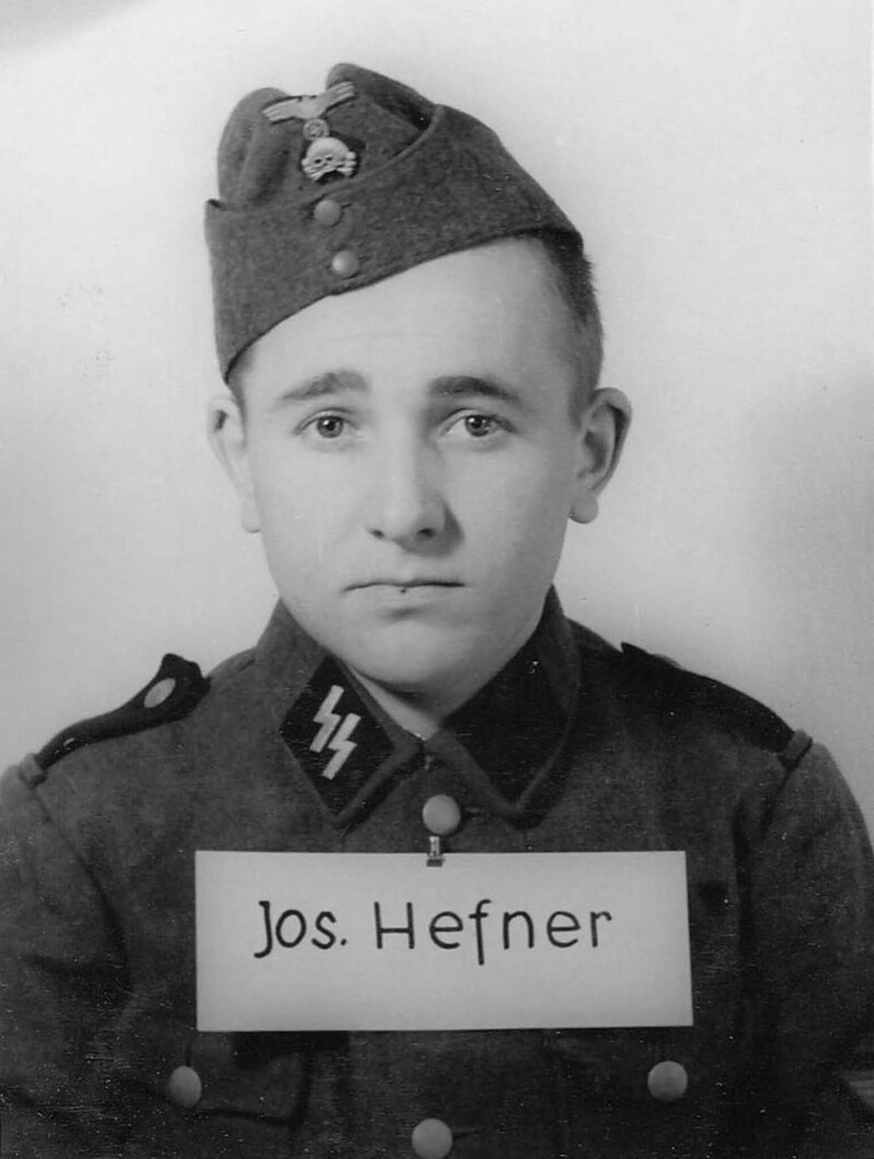 Иозеф Хефнер, сурагч, 1942 оноос SS-д алба хаах болсон
