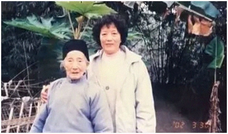 Ээжийнхээ үхлийг эмээгээсээ 13 жилийн турш нуусан Хятад эмэгтэйн сэтгэл хөдөлгөм түүх