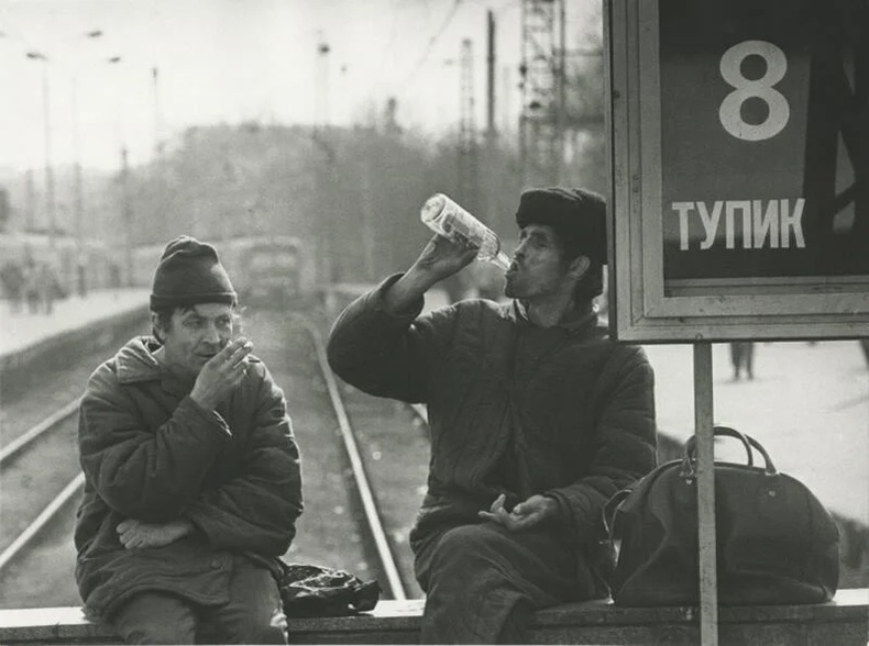 Курскийн төмөр замын буудал (1989) Виктор Ахломов