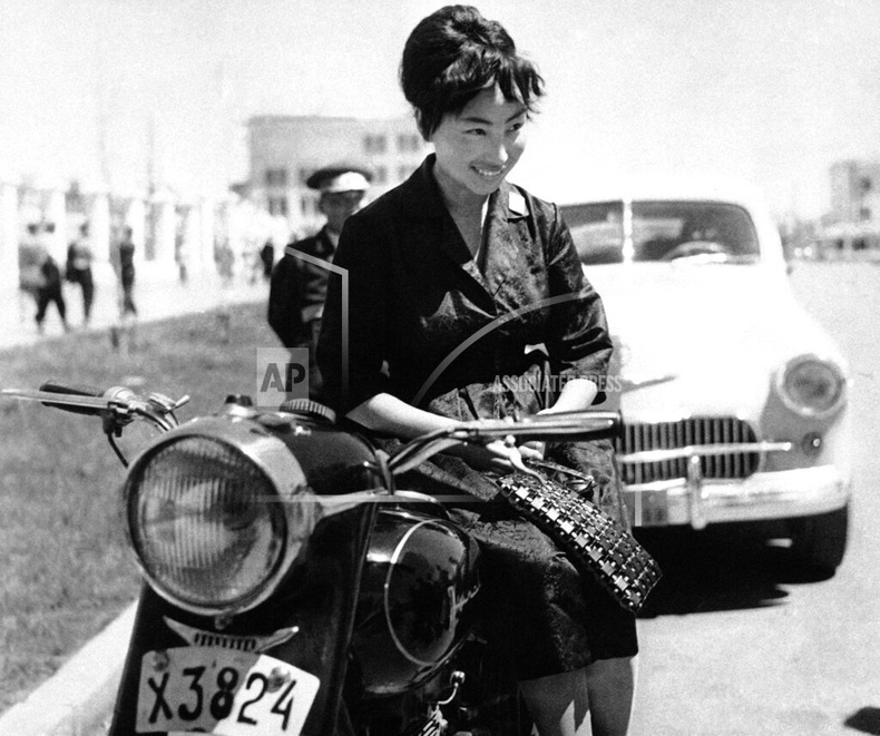 Мотоцикльтой бүсгүй - Улаанбаатар, 1961