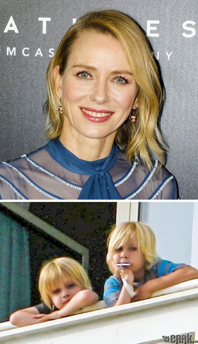 Наоми Уотс (Naomi Watts) хөвгүүдээ 39, 40 насандаа төрүүлжээ