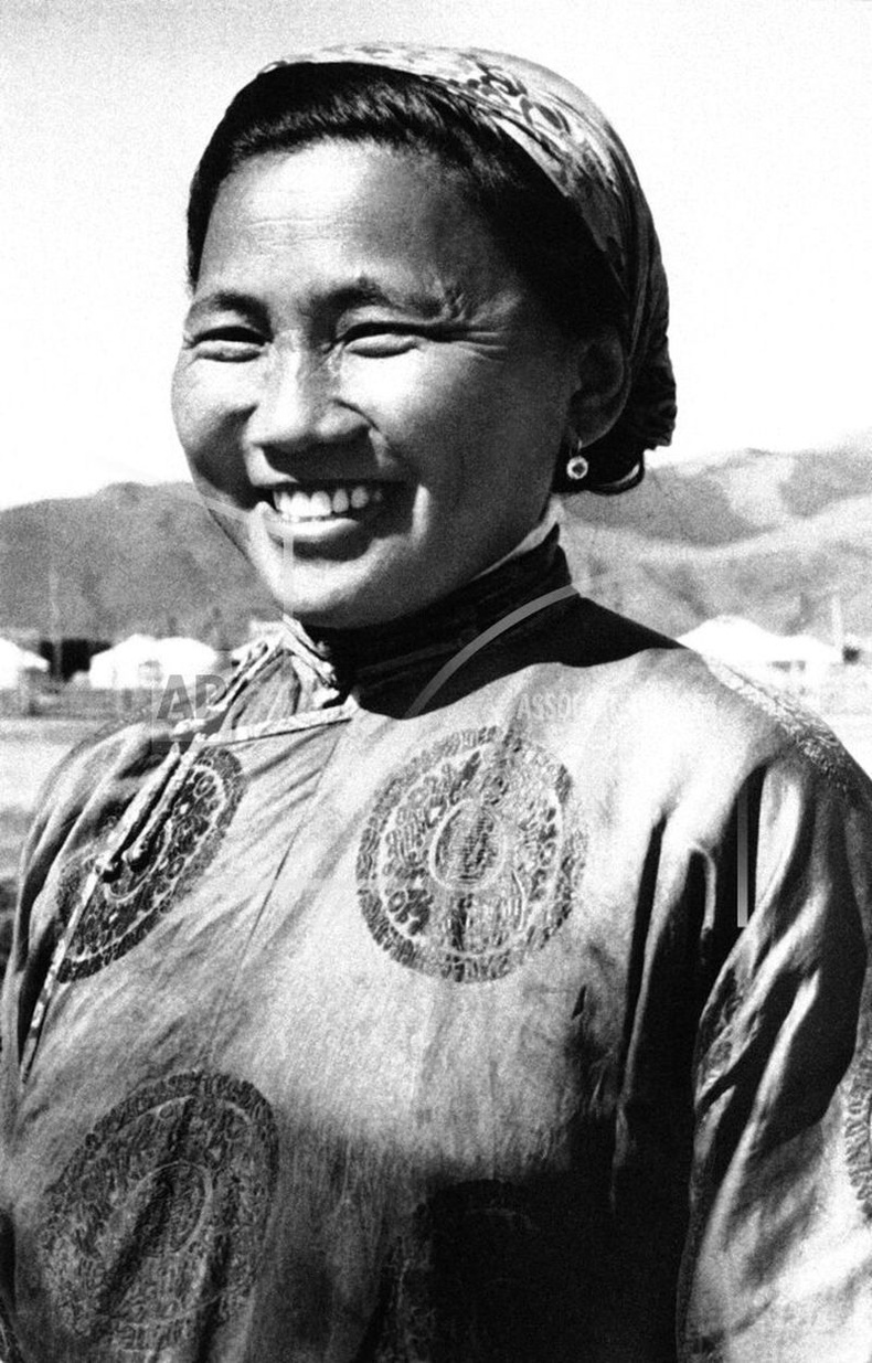 Саальчин эмэгтэй, 1961