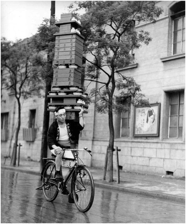 Захиалгын рамэн хүргэгч залуу - Токио, 1935