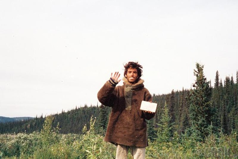 Соёлт нийгмээс татгалзаж, Аляскийн зэрлэг байгалийг зорьсон залуугийн гунигт түүх