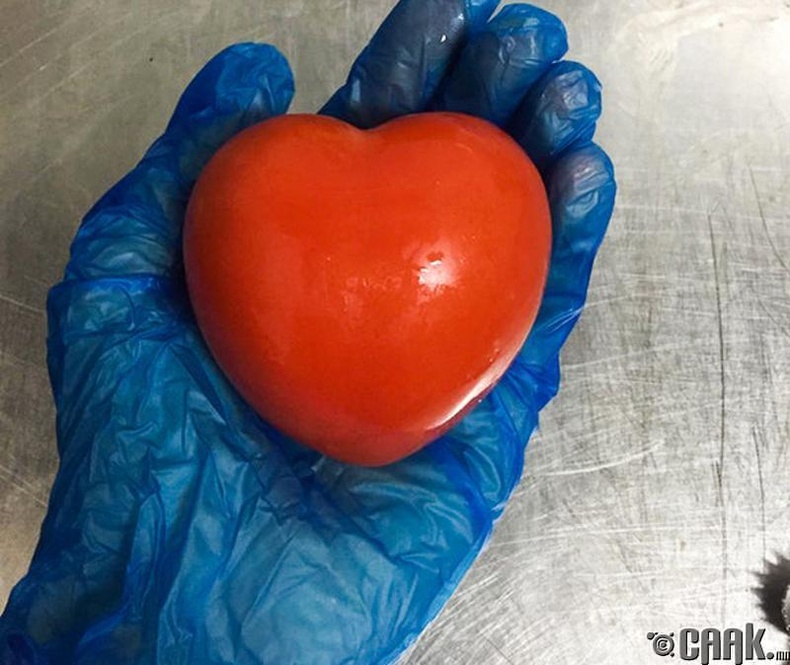 Зүрхэн хэлбэрт улаан лооль