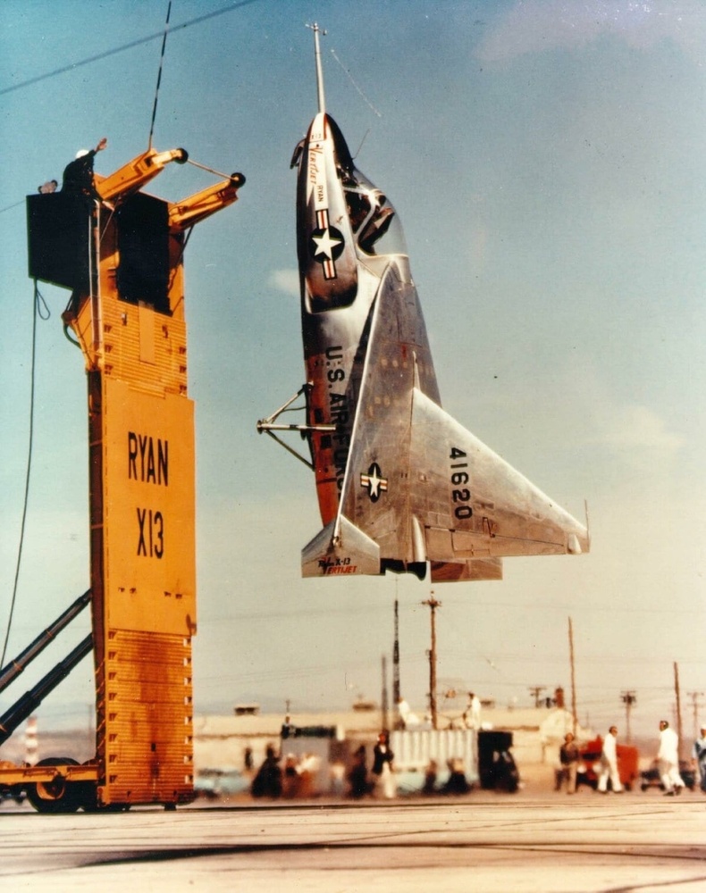 X-13 Vertijet - сүүлээрээ хөөрдөг онгоц