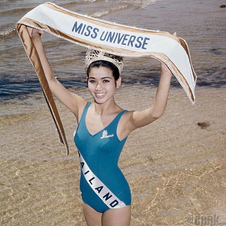 "Miss Universe-1965"-ын ялагч: Тайландын гоо бүсгүй Апасра Хонгсакула, 18 настай, 164 см өндөр.