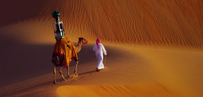 Арабын цөлд Google Street View-ийн зураг авахын тулд тэмээ ашигладаг