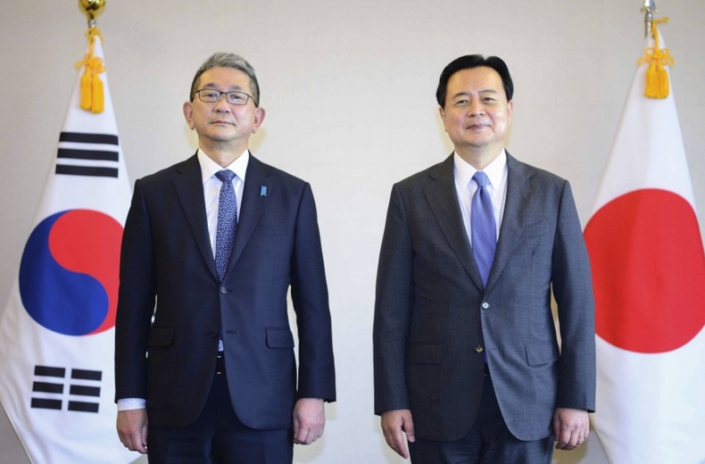 Япон болон Өмнөд Солонгос харилцаагаа сайжруулах ажлыг "яаралтай" эхлүүлнэ гэж мэдэгдэв