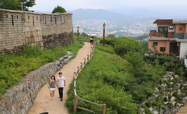 Намсан цамхаг жим (Namsan Fortress Wall Trail )