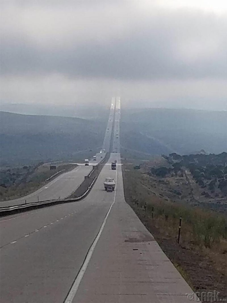 "Wyoming I-80 гэх зам яг л диваажинд хүрэх зам шиг гарчээ"