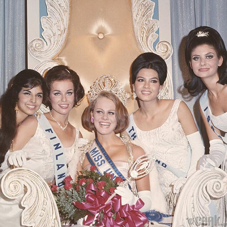 "Miss Universe-1966"-ын ялагч: Шведийн гоо бүсгүй Маргарета Арвидссон, 21 настай, 173 см өндөр.