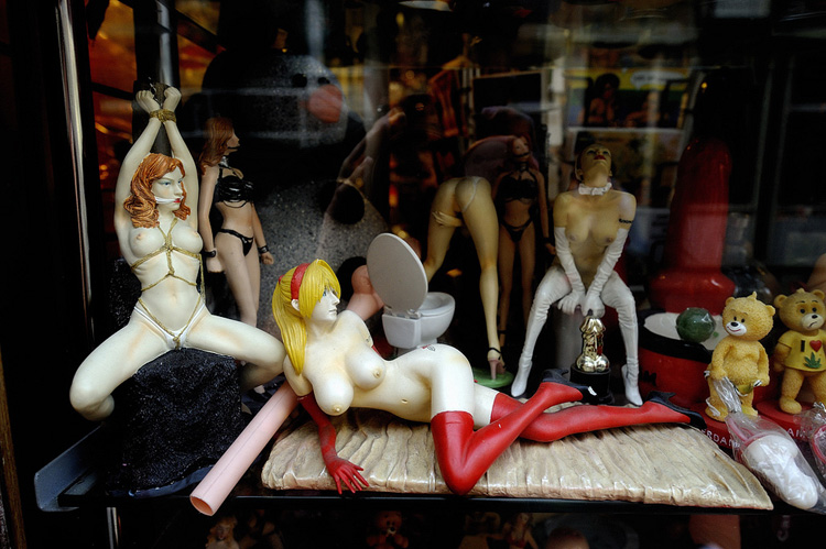 Амстердамын “Sex Shop”-т зардаг хачирхалтай зүйлс 