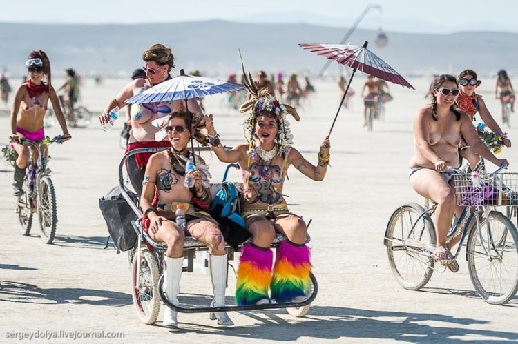 “Burning man 2013” наадам, сонирхолтой байгууламжууд