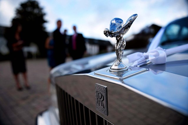 Rolls-Royce-ын бэлгэ тэмдэгийг хэрхэн хийдэг вэ?