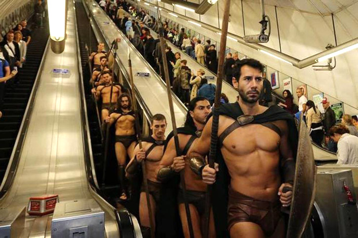 Лондонгийн метроны буудал дахь Спартанчууд