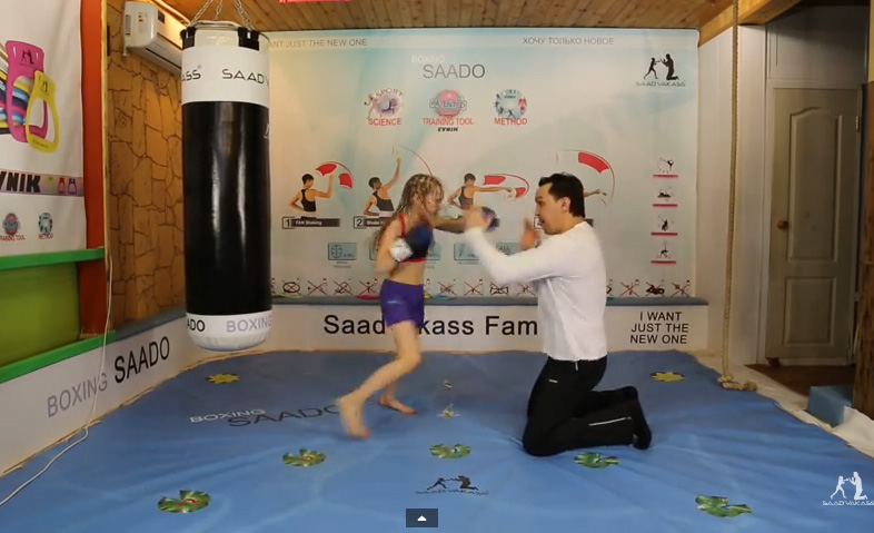 8 настай охин боксын мэргэжилтнүүдийг гайхшируулж байна