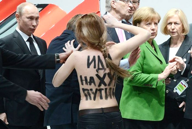 “FEMEN”-ы охидууд Путин руу дайрлаа