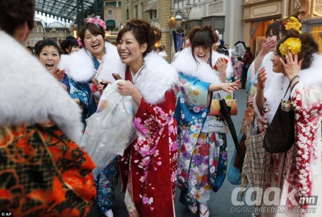 Япон охидын насанд хүрсний баяр
