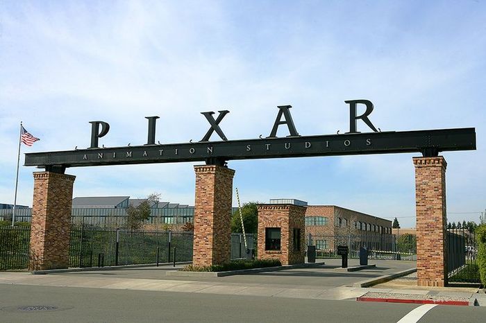 Бидний дуртай хүүхэлдэйн кинонуудыг бүтээдэг “Pixar” студи