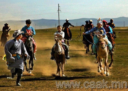 Монгол наадмын зургууд (95 фото)